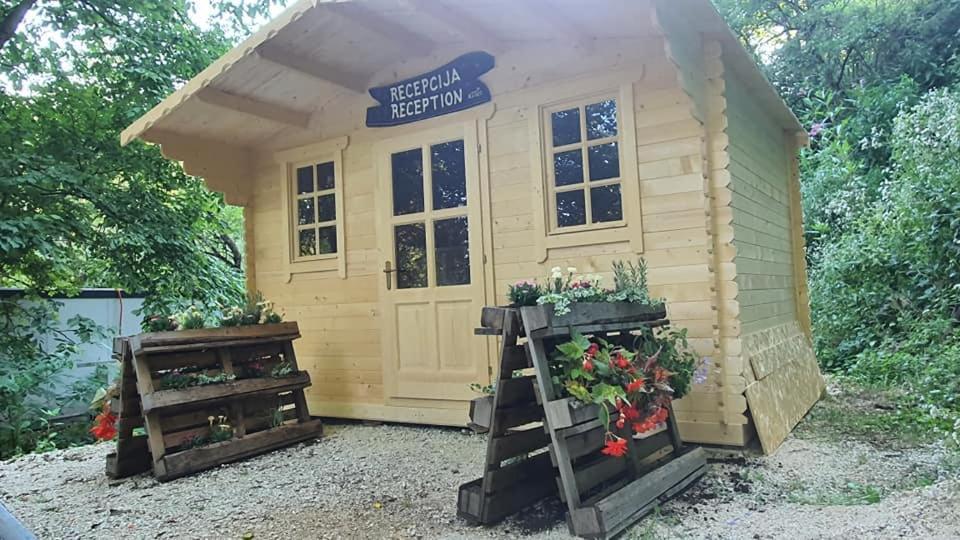 Kamp Na Otoku - Ljubno Ob Savinji 호텔 외부 사진